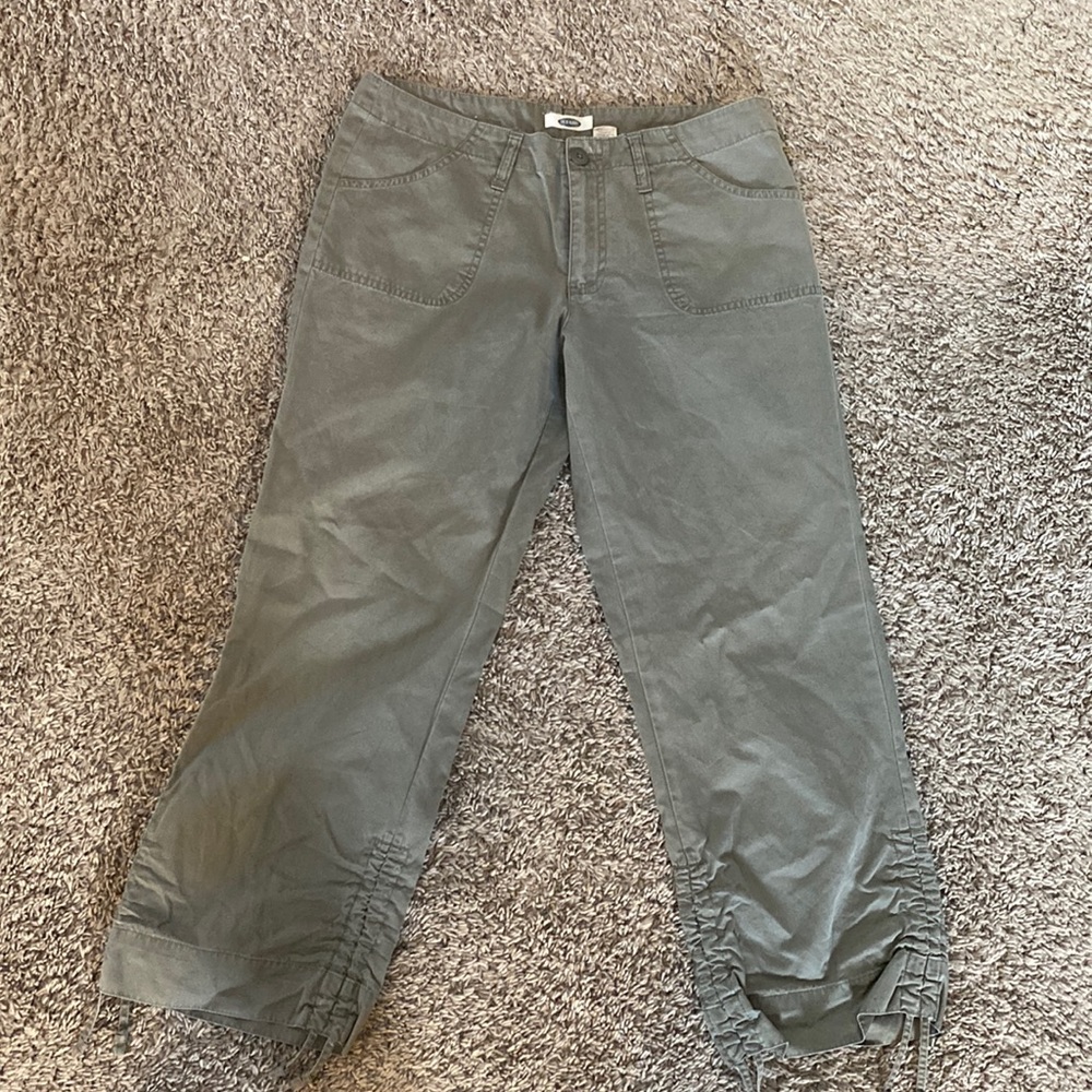 Old Navy Khaki capri olive green capri womens size 8